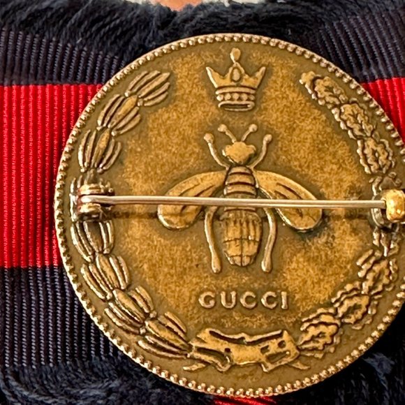 Gucci Bow Brooch in Red and Blue new in box - Picture 5 of 10